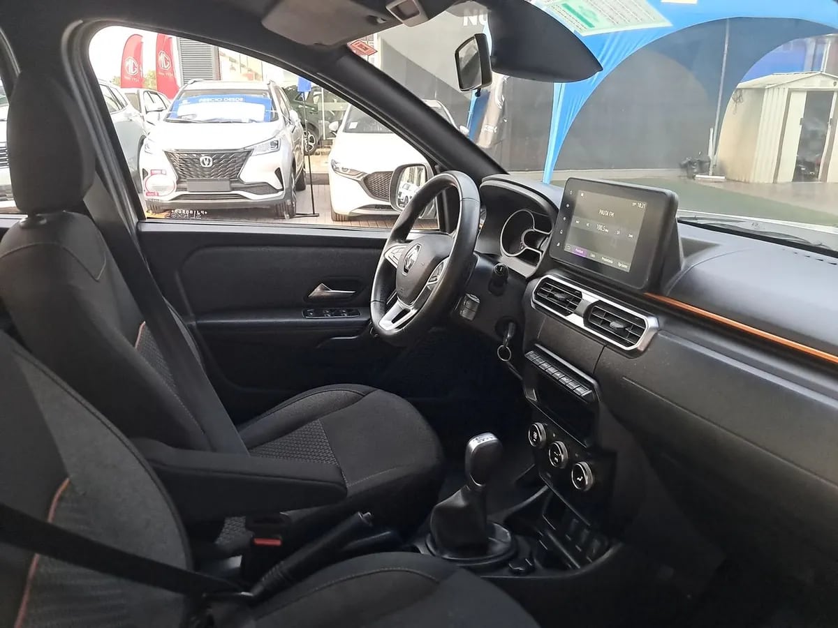Renault Oroch 1.3 Intens Outsider Dob. Cab. 4x2 At 4p año 2023