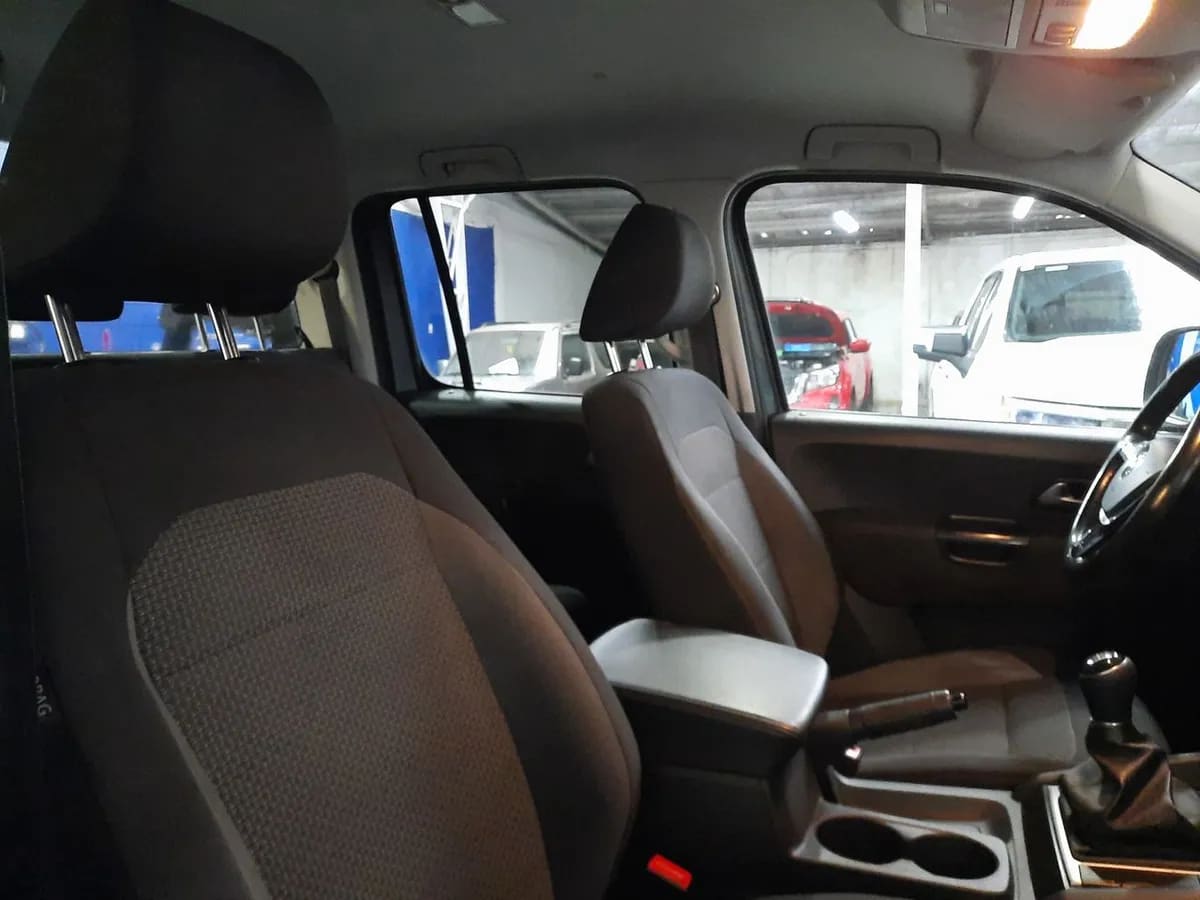 Volkswagen Amarok 2.0 Comfortline Diesel Dob. Cab. 4x2 Mt 4p año 2020