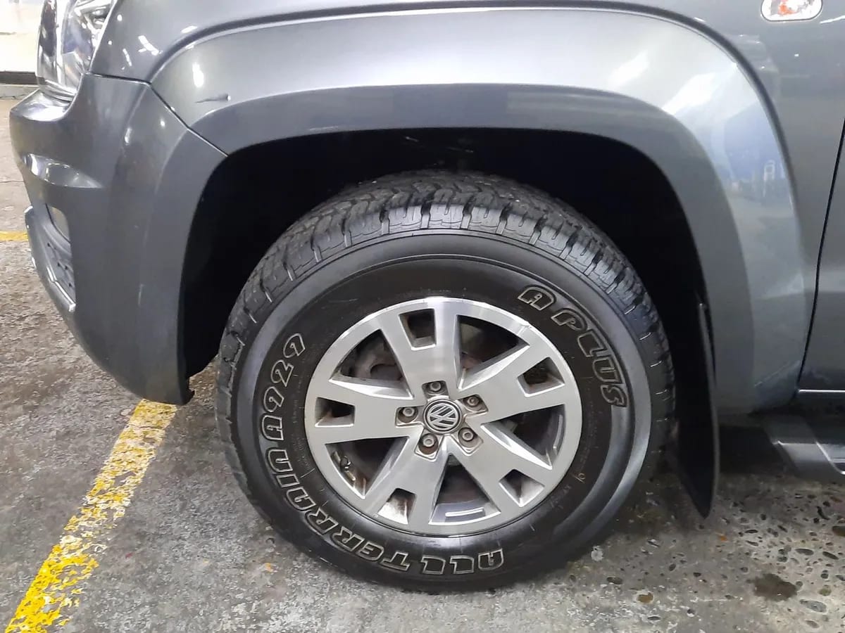 Volkswagen Amarok 2.0 Comfortline Diesel Dob. Cab. 4x2 Mt 4p año 2020