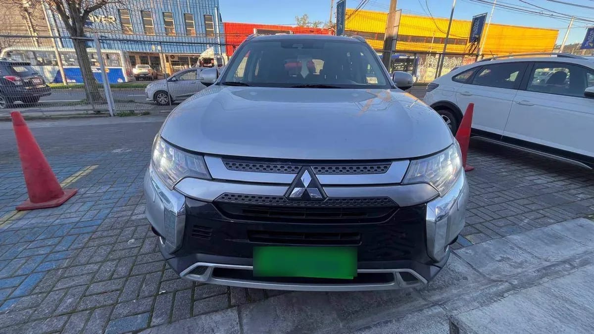 Mitsubishi Outlander 2.4 Glx 4x4 At 5p año 2021
