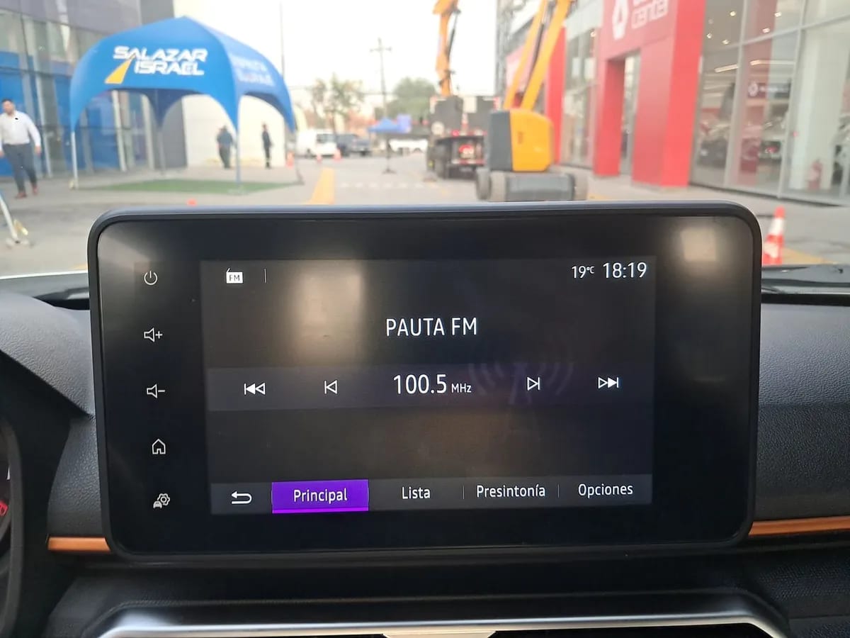 Renault Oroch 1.3 Intens Outsider Dob. Cab. 4x2 At 4p año 2023