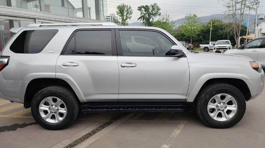 Toyota 4runner 4.0 Sr5 Connected Euro V 4x4 At 5p año 2023