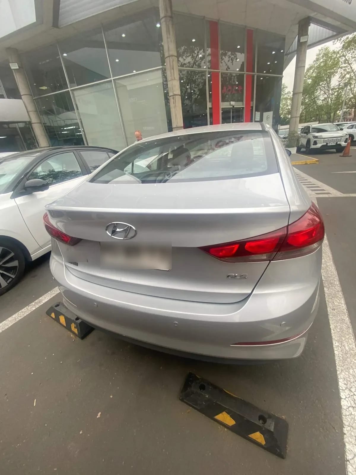 Hyundai Elantra 2.0 Gls 4x2 Ad At 4p año 2016