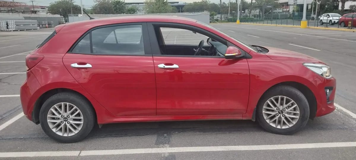 Kia Rio 5 1.4 Ex Full 4x2 Hb Ci 6mt 5p año 2022