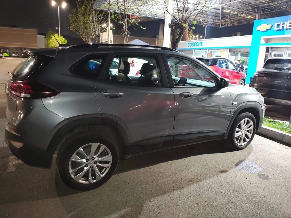 Chevrolet Tracker 1.2t Ltz R 4x2 At 5p año 2024