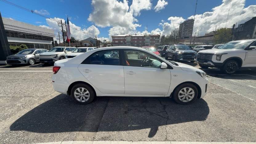 Kia Soluto 1.4 Lx Ac 4x2 Mt 4p año 2023