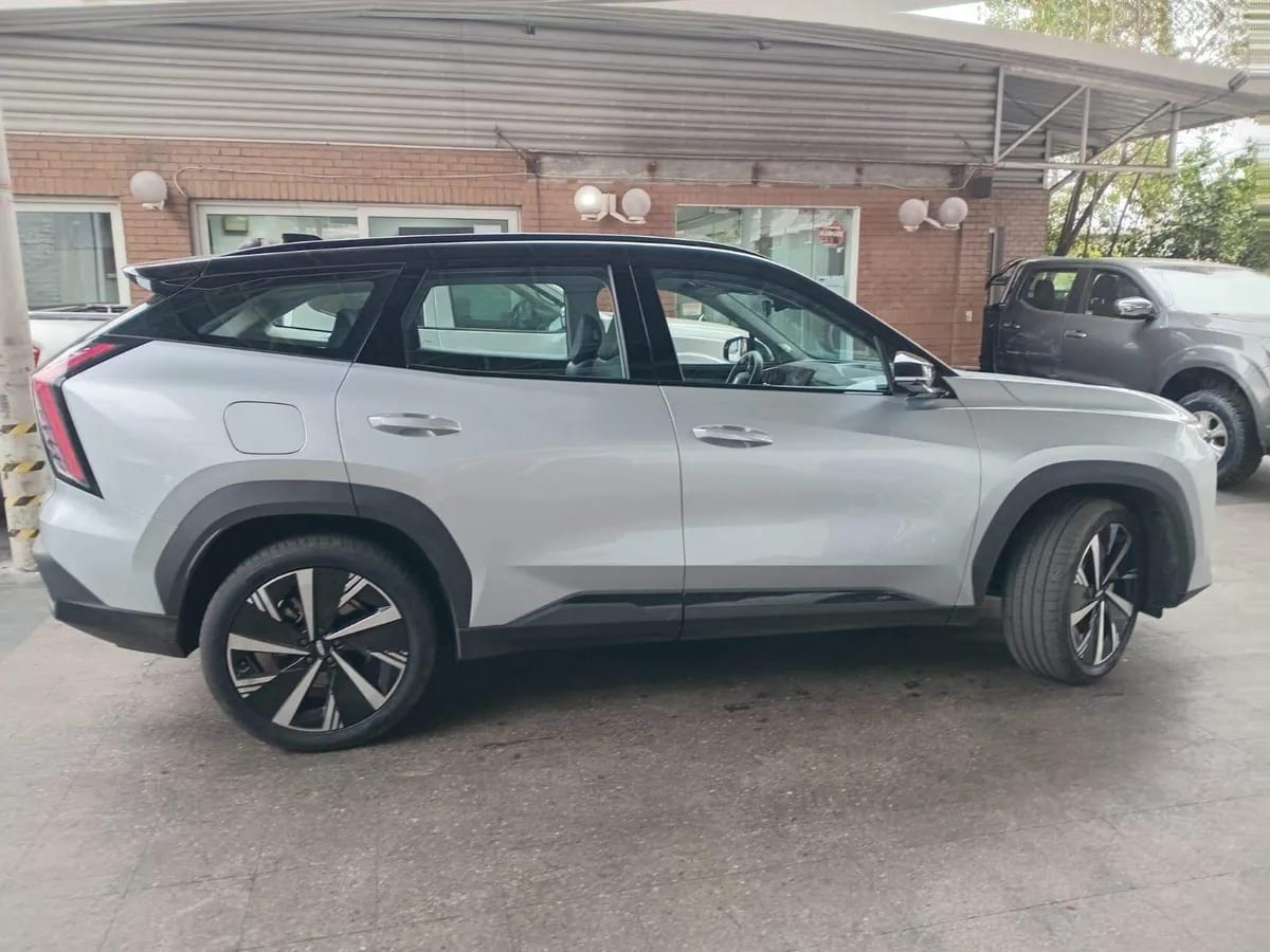 Geely New Okavango 2.0 Signature 2wd At 5p año 2026