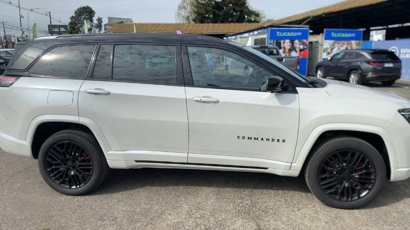 Jeep Commander 2.0t Blackhawk 4x4 9at 5p año 2026