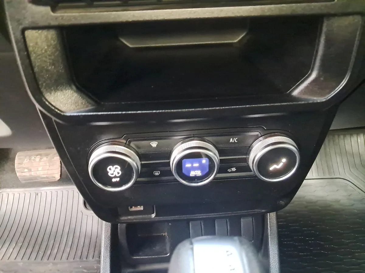 Renault Oroch 1.3 Intens Outsider Dob. Cab. 4x2 At 4p año 2023