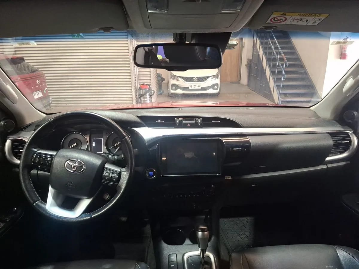 Toyota Hilux 2.8 Srv Diesel 4x4 Dob. Cab. At 4p año 2024