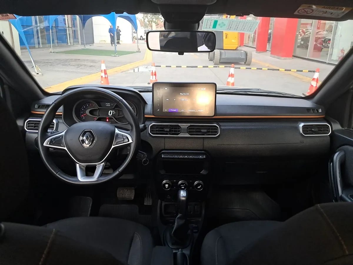 Renault Oroch 1.3 Intens Outsider Dob. Cab. 4x2 At 4p año 2023