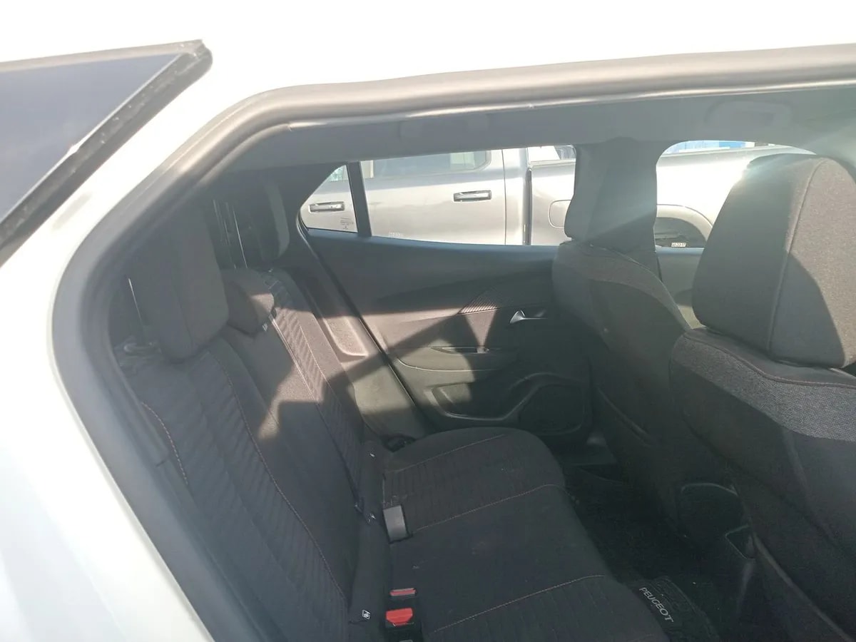 Peugeot 2008 1.2 Active Pack Puretech 130 4x2 Mt 5p año 2024