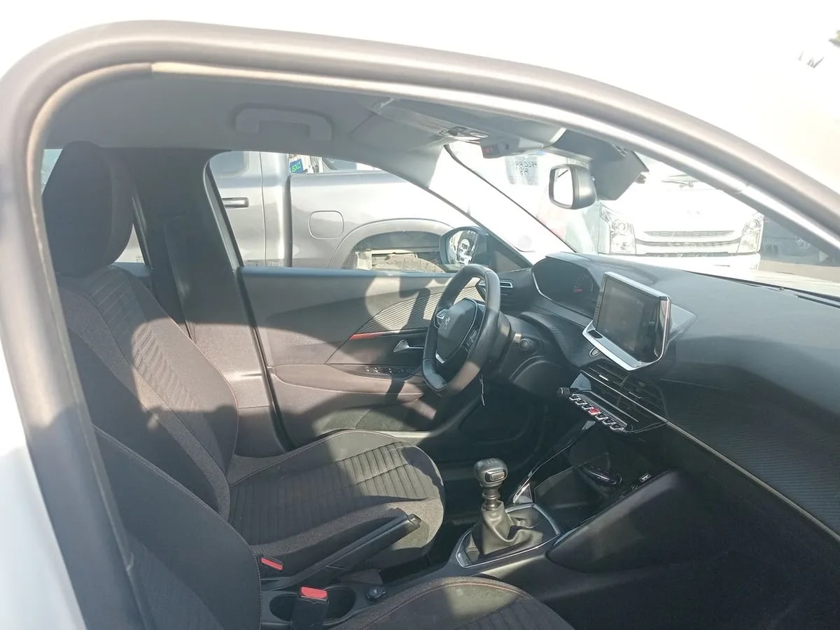 Peugeot 2008 1.2 Active Pack Puretech 130 4x2 Mt 5p año 2024