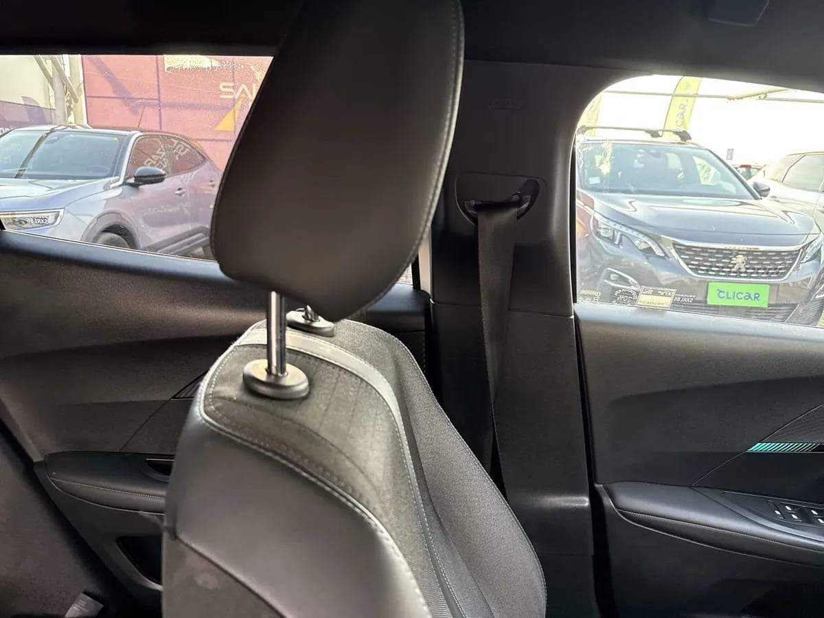 Peugeot 2008 1.2 Allure Puretech 130 4x2 Mt 5p año 2023