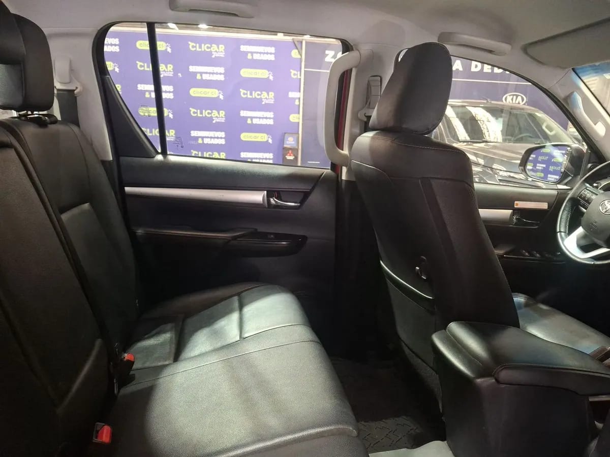 Toyota Hilux 2.8 Srv Diesel 4x4 Dob. Cab. At 4p año 2024