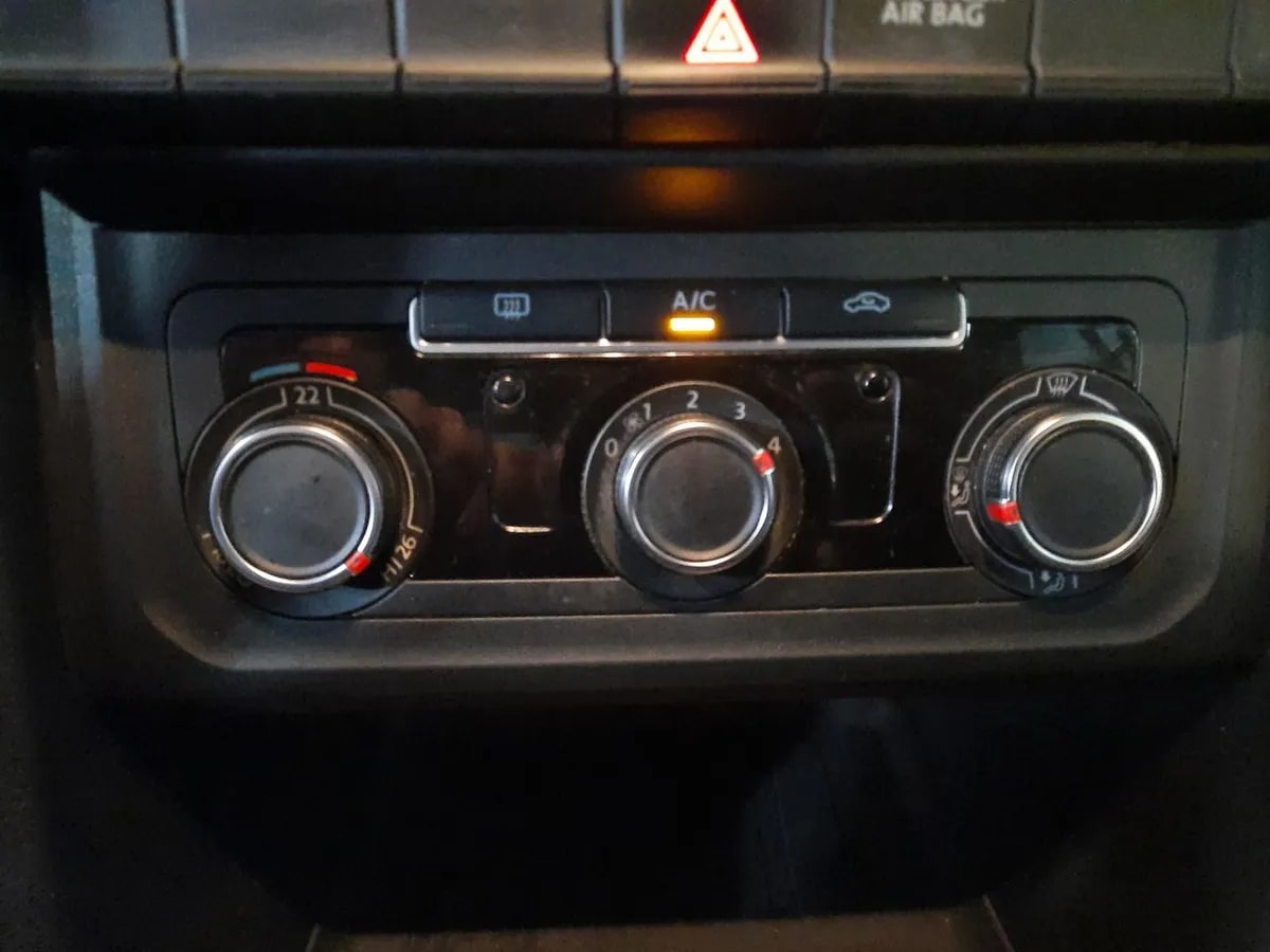 Volkswagen Amarok 2.0 Comfortline Diesel Dob. Cab. 4x2 Mt 4p año 2020