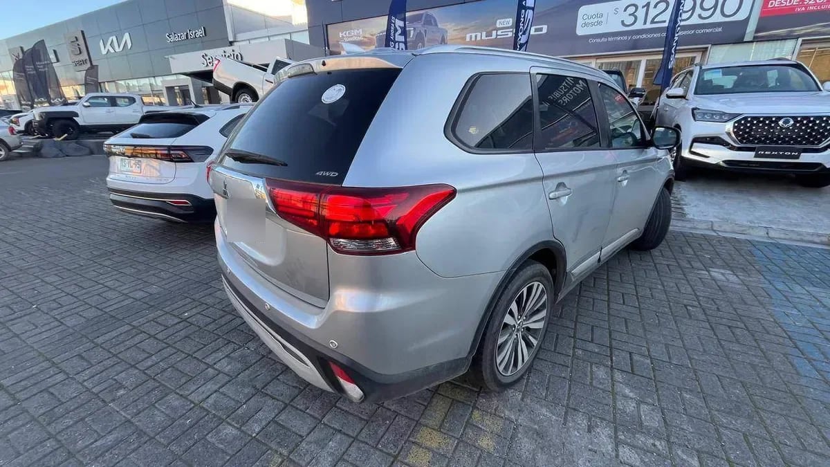 Mitsubishi Outlander 2.4 Glx 4x4 At 5p año 2021
