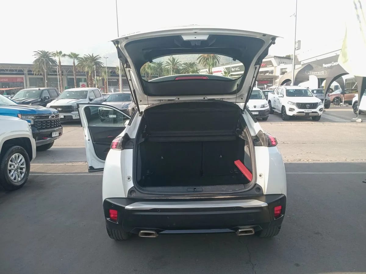 Peugeot 2008 1.2 Active Pack Puretech 130 4x2 Mt 5p año 2024