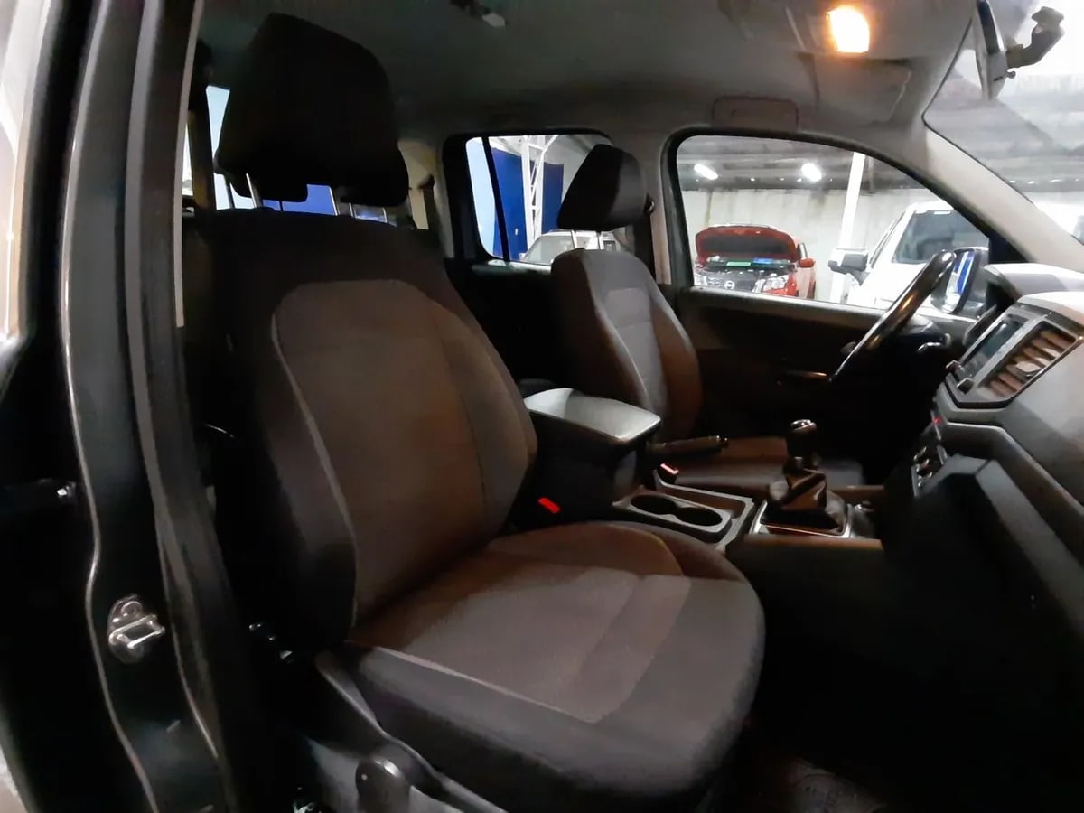 Volkswagen Amarok 2.0 Comfortline Diesel Dob. Cab. 4x2 Mt 4p año 2020