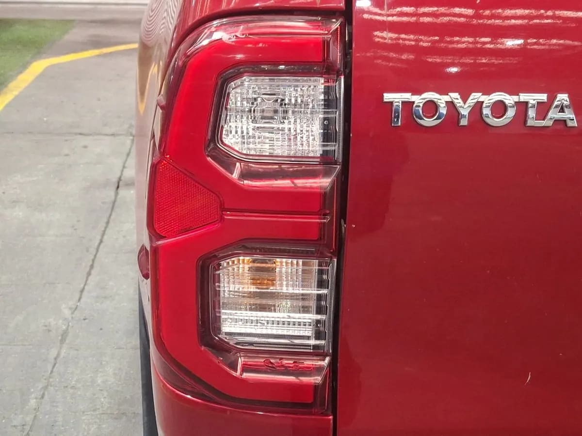Toyota Hilux 2.8 Srv Diesel 4x4 Dob. Cab. At 4p año 2024