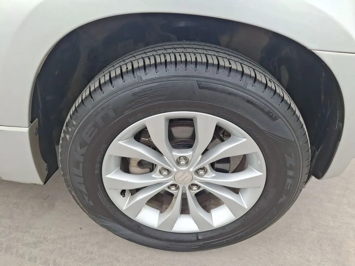 Suzuki Grand Nomade 2.4 Glx Se 2wd At 5p año 2019