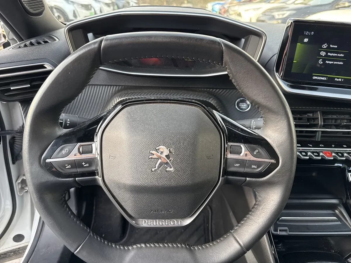 Peugeot 2008 1.2 Allure Puretech 130 4x2 Mt 5p año 2023