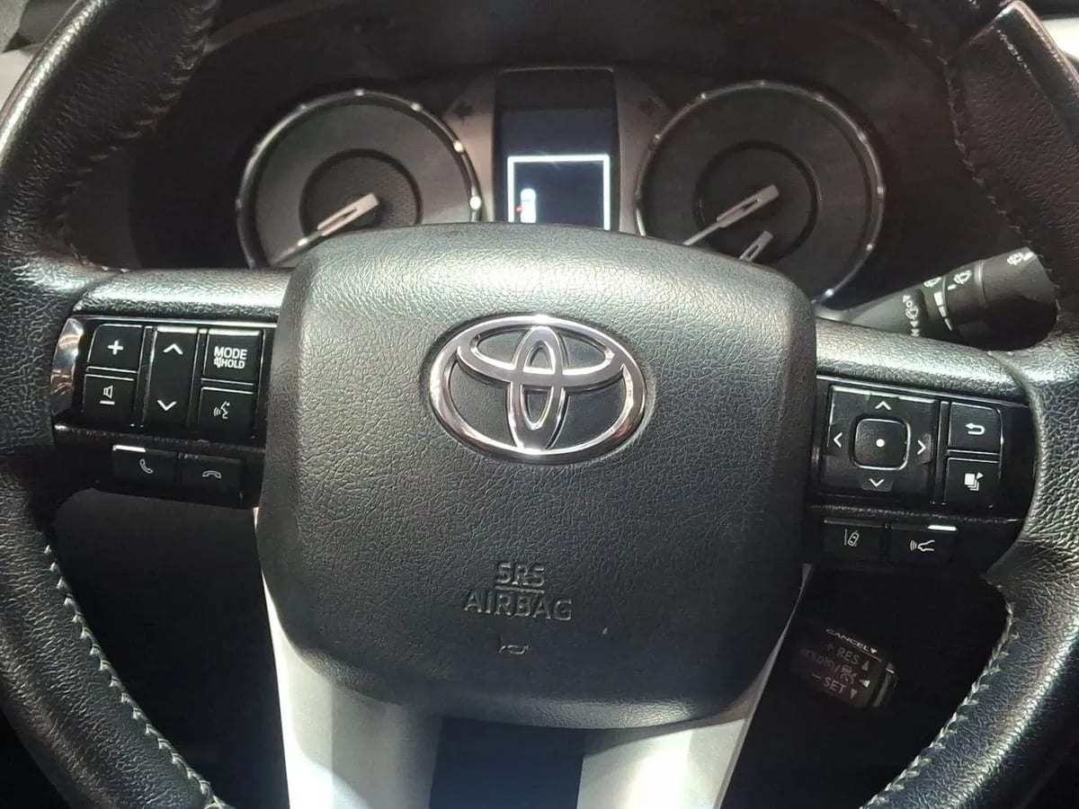 Toyota Hilux 2.8 Srv Diesel 4x4 Dob. Cab. At 4p año 2024