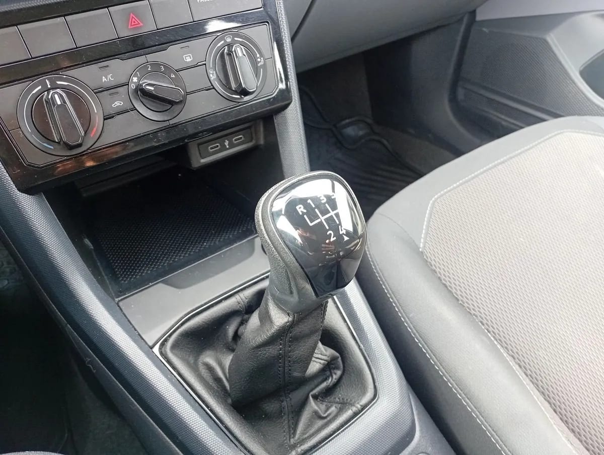 Volkswagen T-Cross 1.0 Tsi Trendline 4x2 5mt 5p año 2024