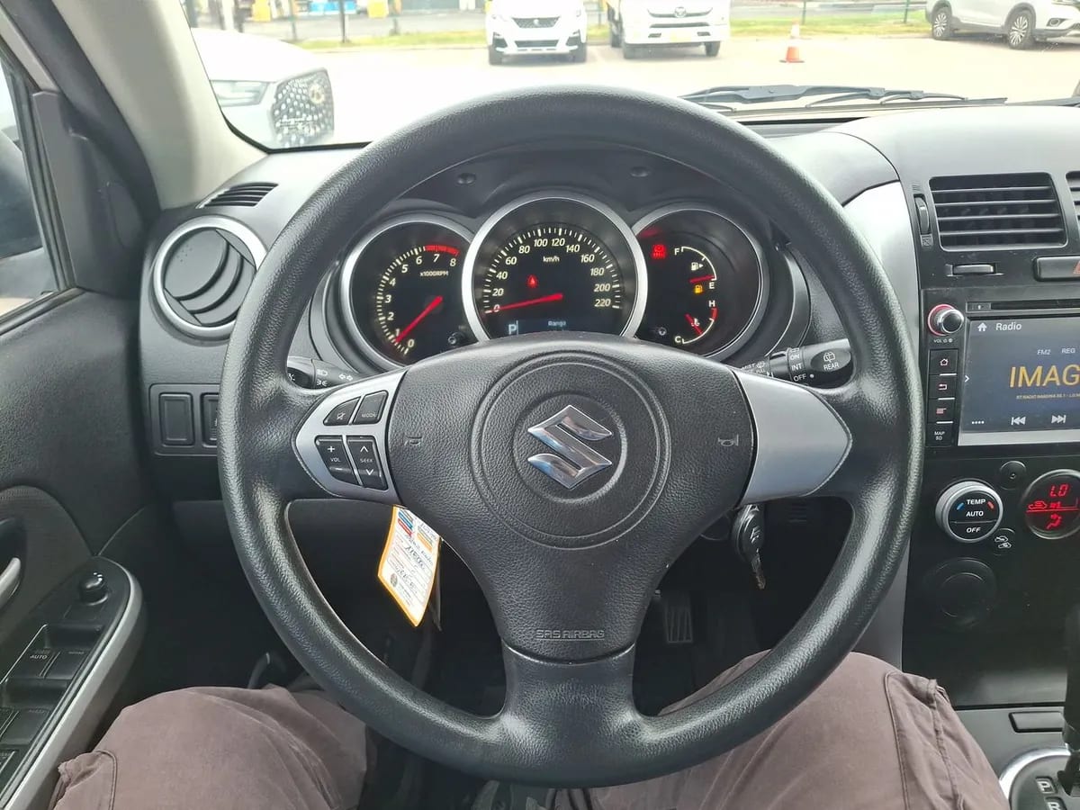 Suzuki Grand Nomade 2.4 Glx Se 2wd At 5p año 2019