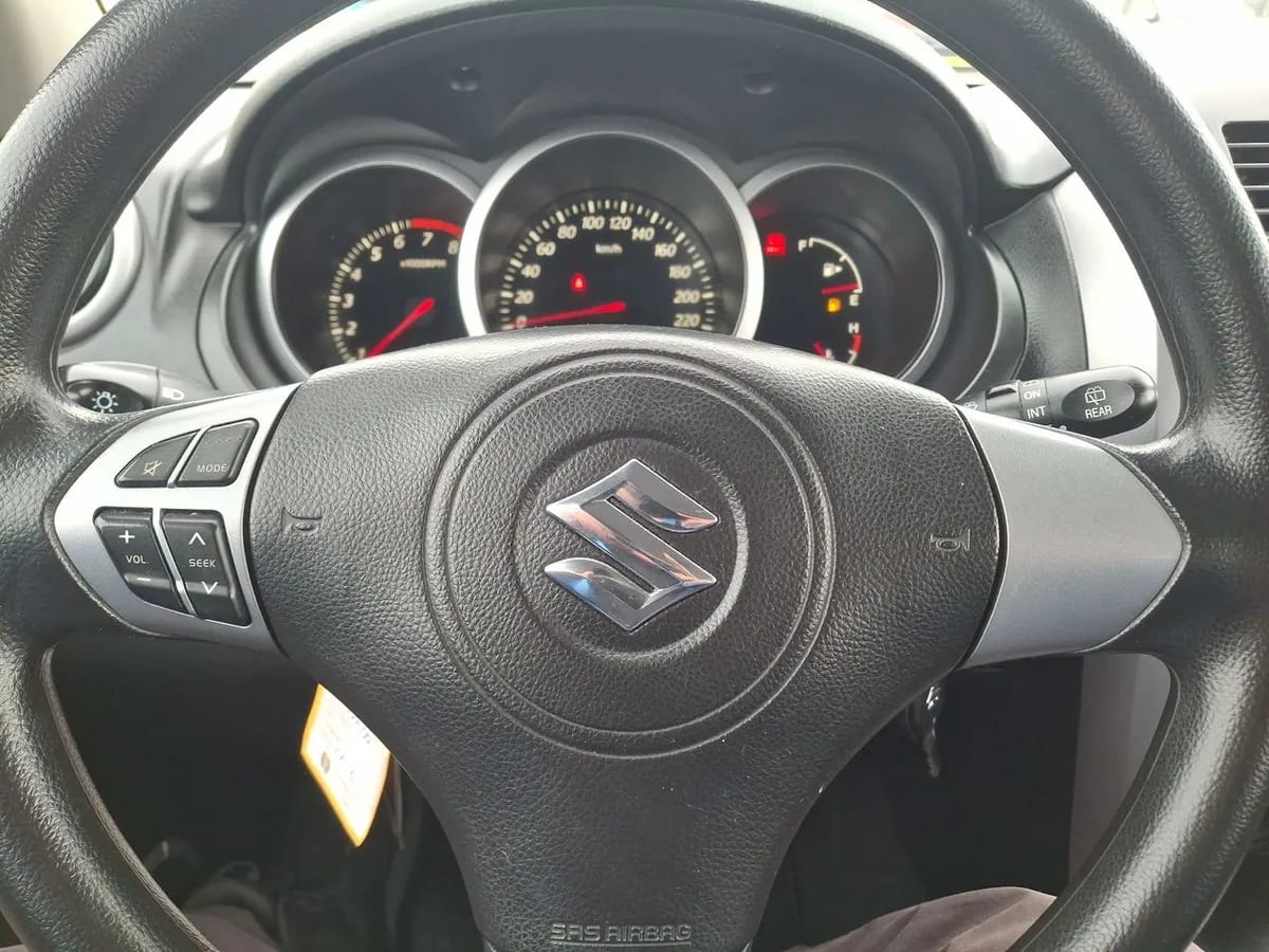 Suzuki Grand Nomade 2.4 Glx Se 2wd At 5p año 2019