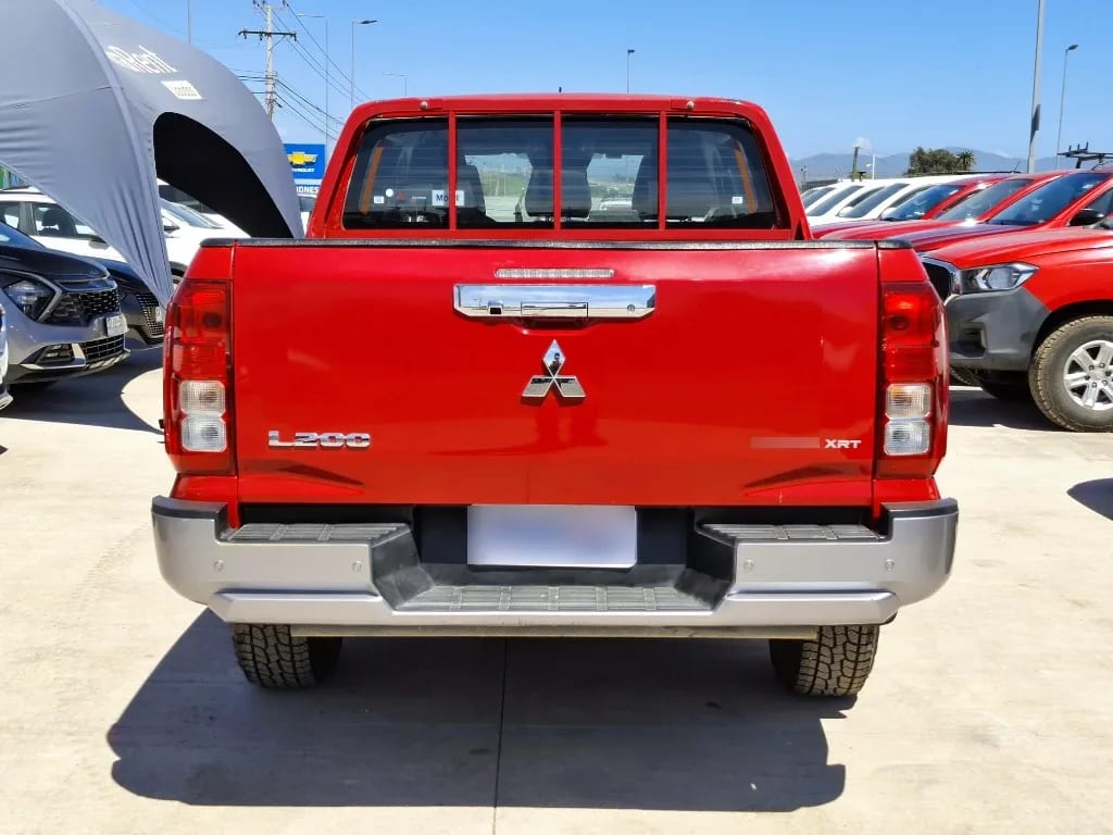 Mitsubishi L200 L200 Katana D/c 2.4 Tdi Mt Xrt 4x4 año 2024