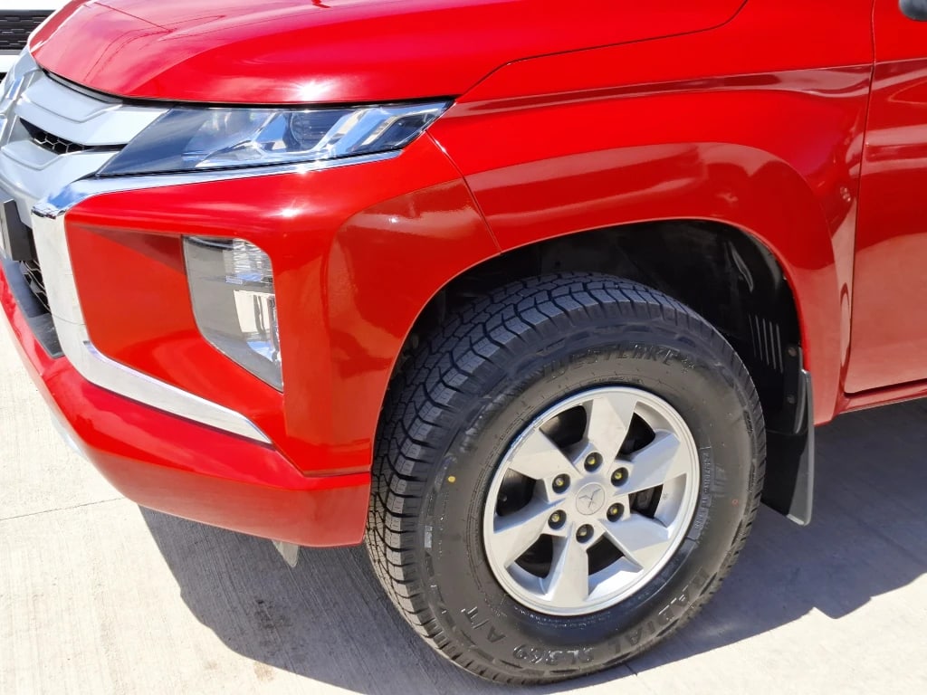 Mitsubishi L200 L200 Katana D/c 2.4 Tdi Mt Crt 4x4 año 2023