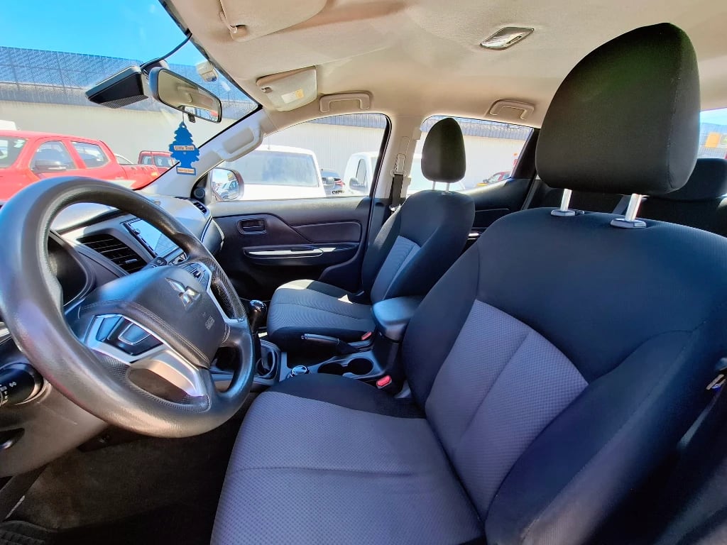 Mitsubishi L200 L200 Katana D/c 2.4 Tdi Mt Crt 4x4 año 2023