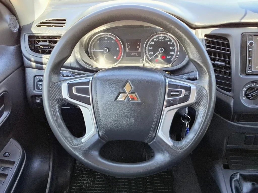 Mitsubishi L200 L200 Katana D/c 2.4 Tdi Mt Crt 4x4 año 2023