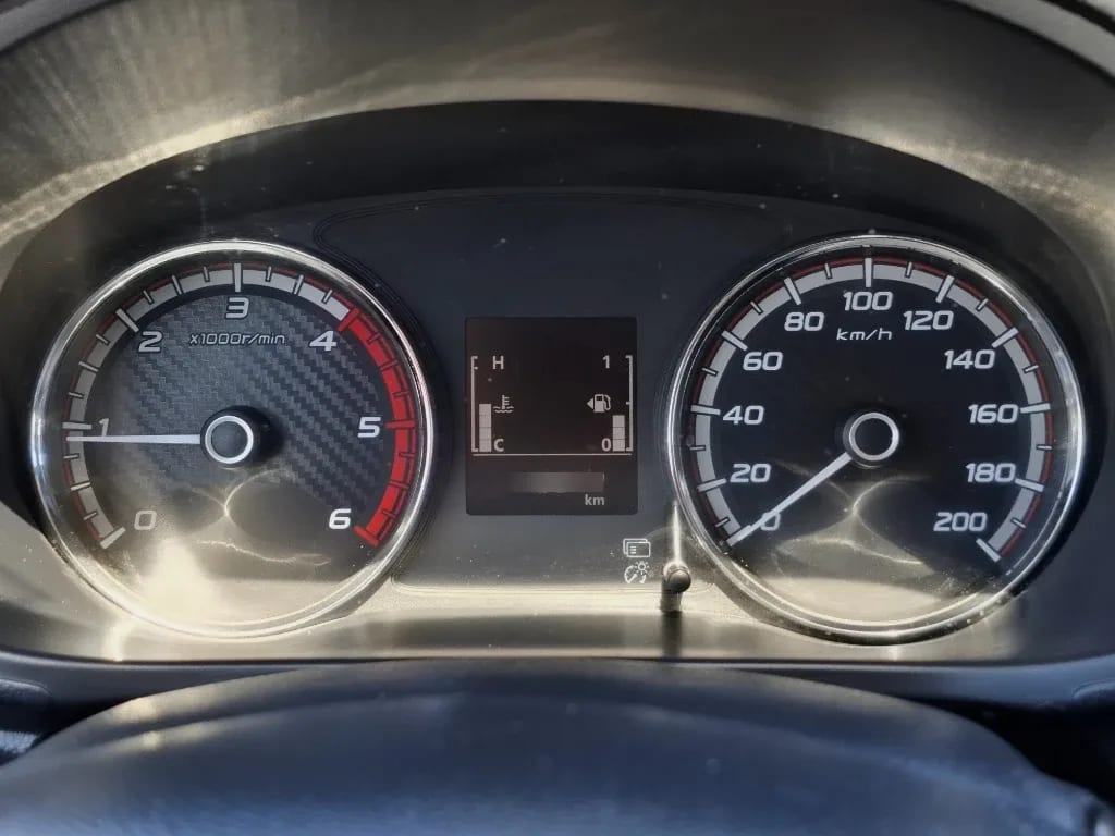 Mitsubishi L200 L200 Katana D/c 2.4 Tdi Mt Crt 4x4 año 2023