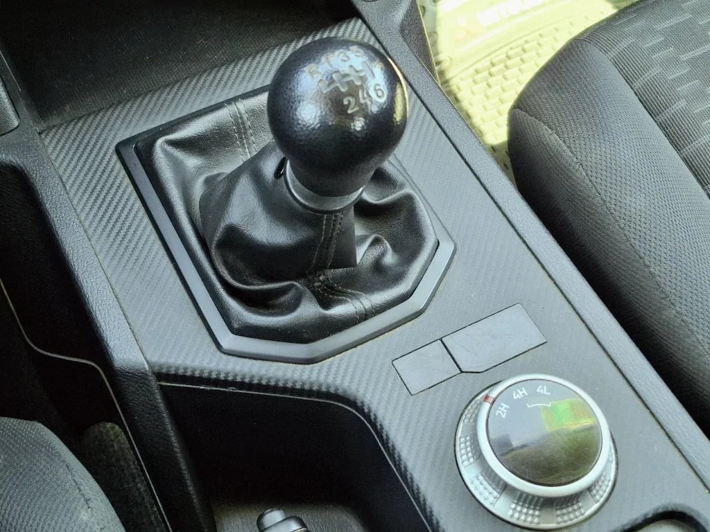 Mitsubishi L200 L200 Katana D/c 2.4 Tdi Mt Xrt 4x4 año 2024
