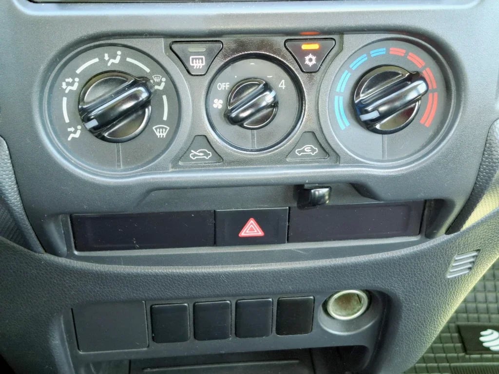 Mitsubishi L200 L200 Katana D/c 2.4 Tdi Mt Crt 4x4 año 2023