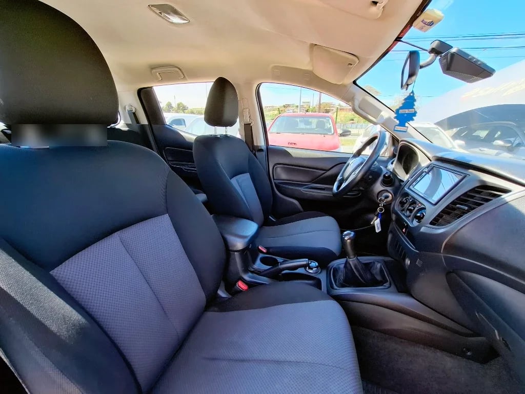 Mitsubishi L200 L200 Katana D/c 2.4 Tdi Mt Crt 4x4 año 2023