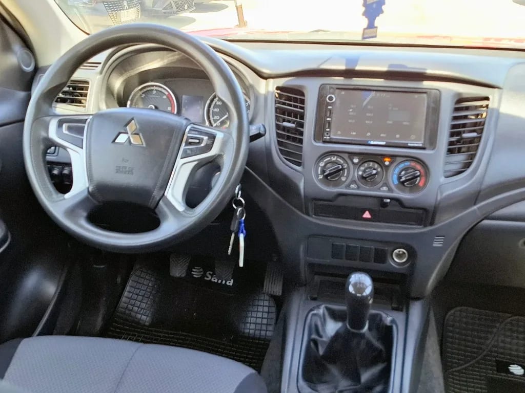 Mitsubishi L200 L200 Katana D/c 2.4 Tdi Mt Crt 4x4 año 2023