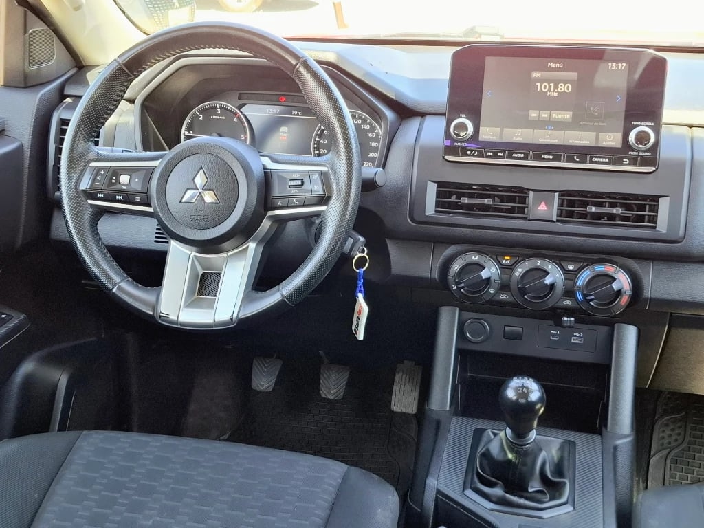 Mitsubishi L200 L200 Katana D/c 2.4 Tdi Mt Xrt 4x4 año 2024