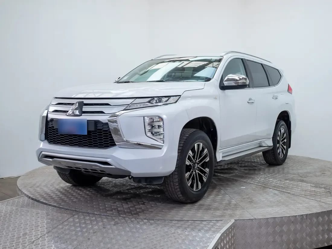 Mitsubishi Montero Sport 3.0 At 4x2 año 2024
