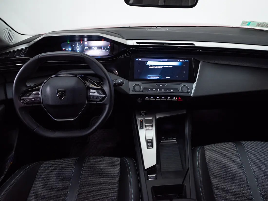 Peugeot 308 1.2 Allure Pack Puretech 130hp At año 2024