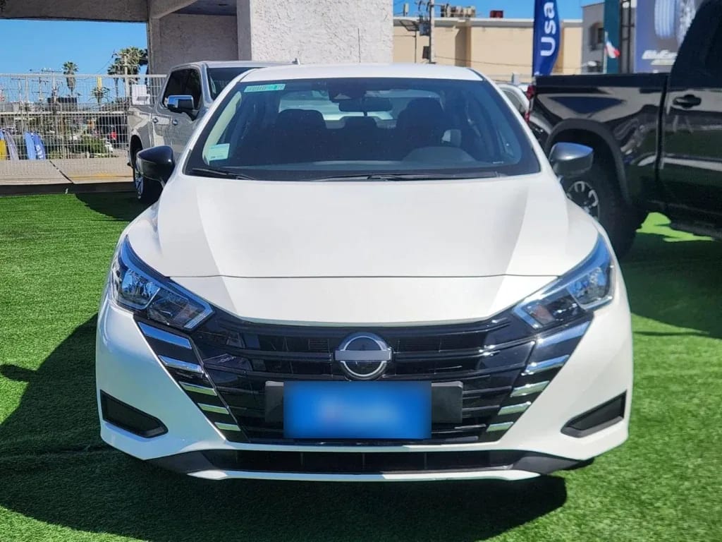 Nissan Versa 1.6 Sense 4x2 Mt 4p año 2025