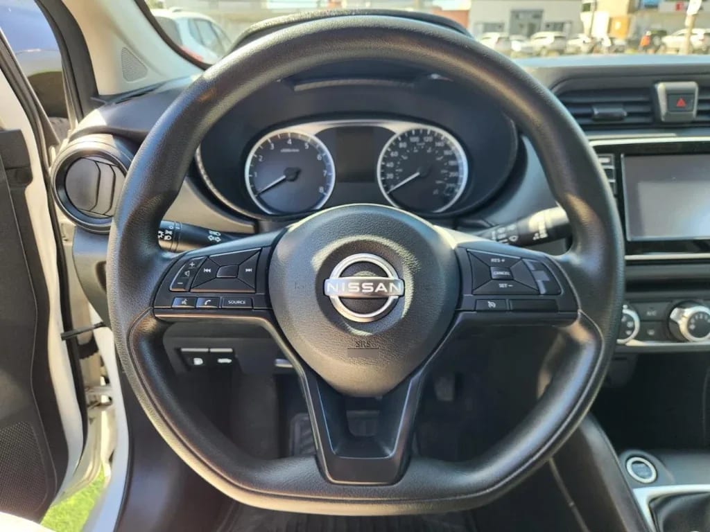 Nissan Versa 1.6 Sense 4x2 Mt 4p año 2025