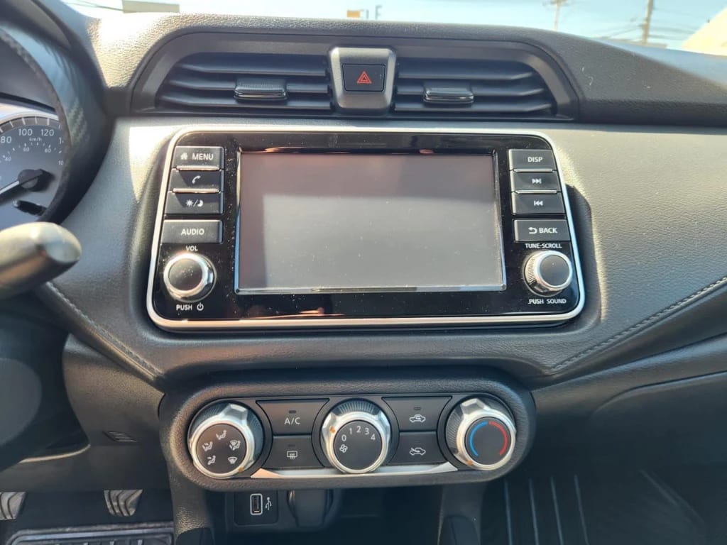 Nissan Versa 1.6 Sense 4x2 Mt 4p año 2025