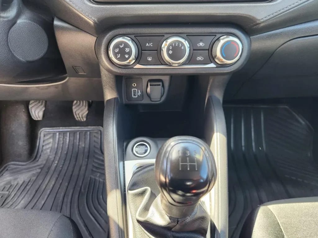 Nissan Versa 1.6 Sense 4x2 Mt 4p año 2025