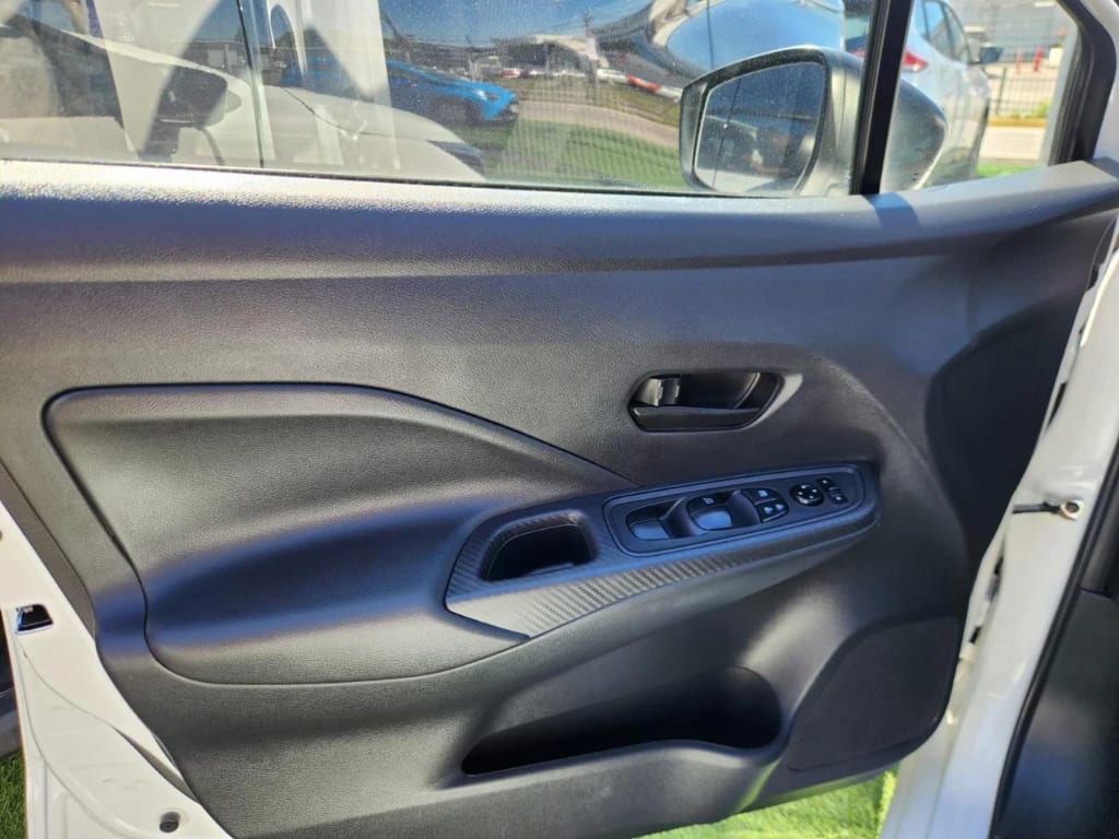 Nissan Versa 1.6 Sense 4x2 Mt 4p año 2025