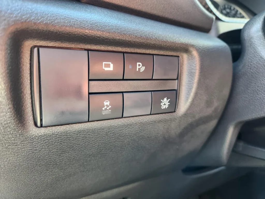 Nissan Versa 1.6 Sense 4x2 Mt 4p año 2025