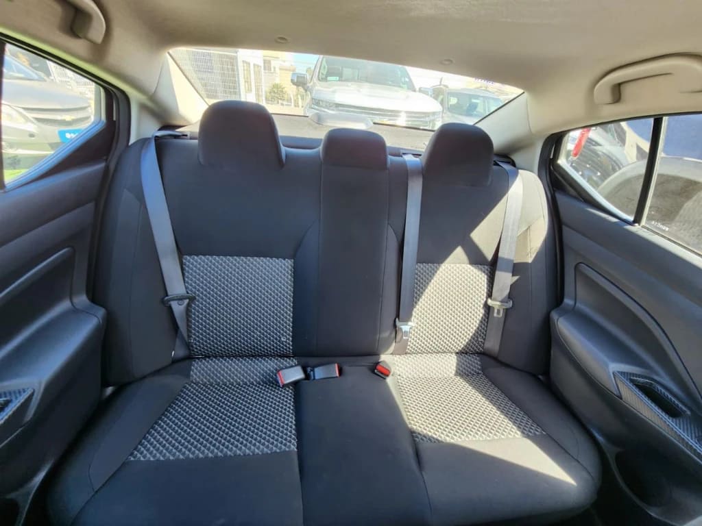 Nissan Versa 1.6 Sense 4x2 Mt 4p año 2025