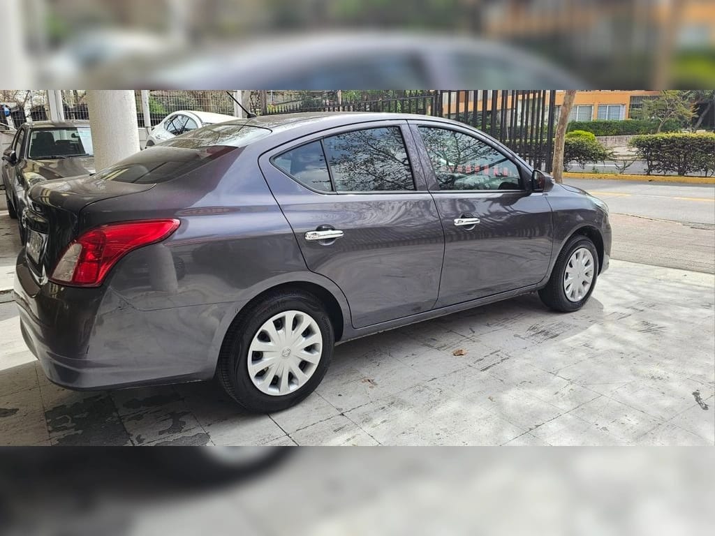 Nissan Versa Mt año 2021